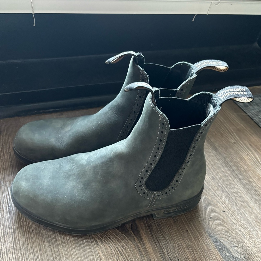 Women’s Blundstone high-top boots - rustic black, size 8.5